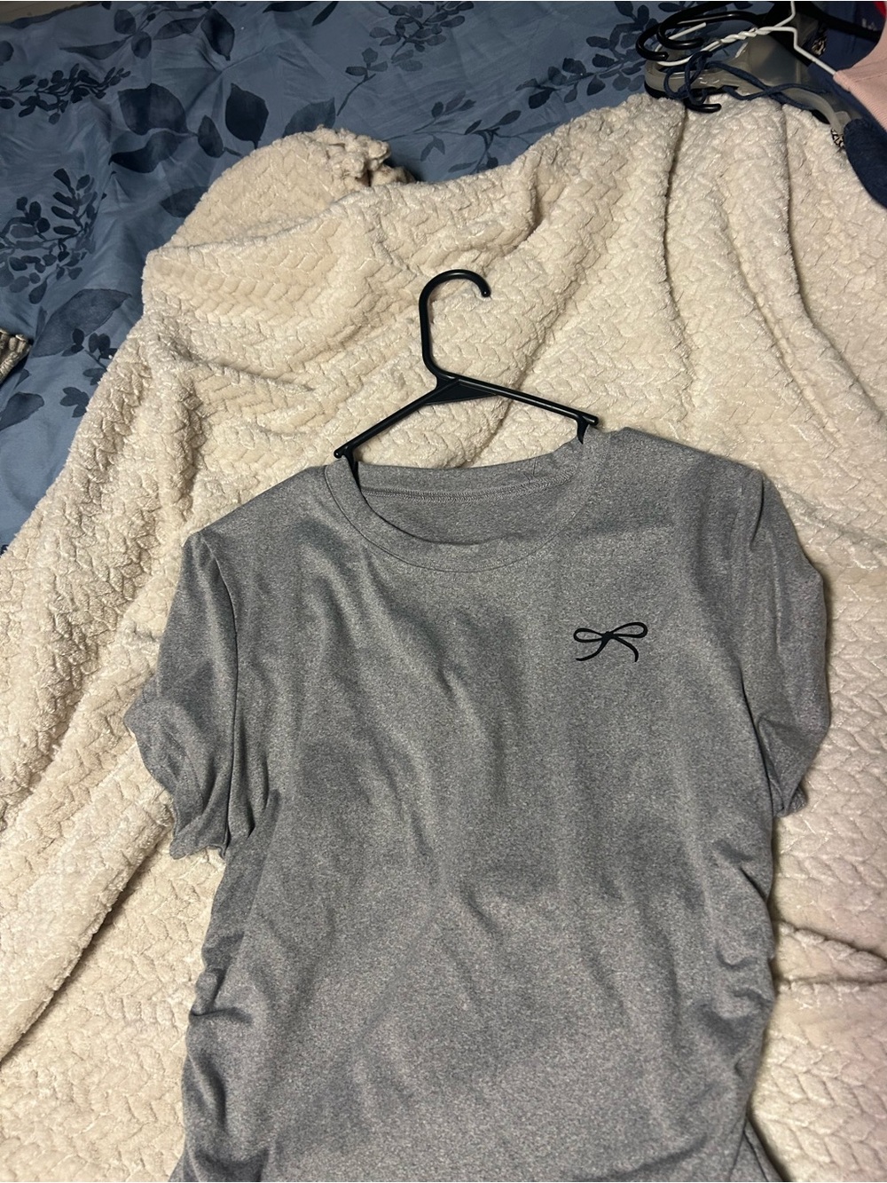 SHEIN Gray Short-Sleeve Crop Top with Bow Embroidery